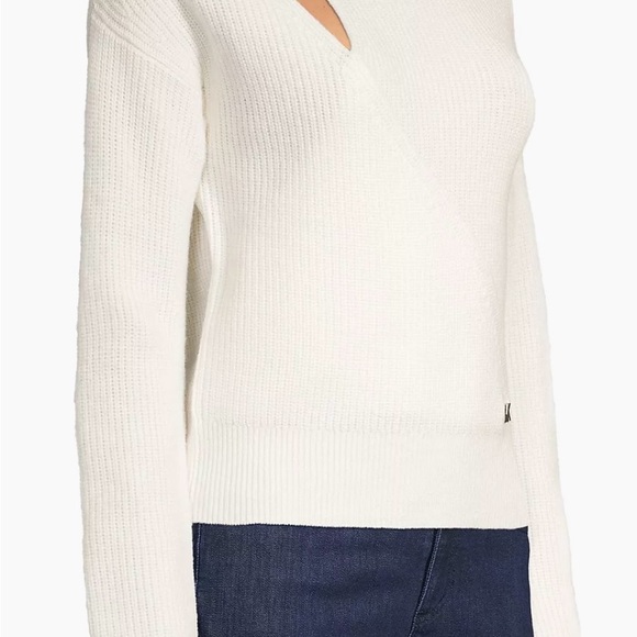 Michael Kors
Keyhole Cut Out Sweater size L new - Picture 4 of 10